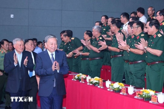 Tổng Bí thư Tô Lâm dự giao lưu nghệ thuật “Khắc ghi lời Bác - vang nhịp quân hành”