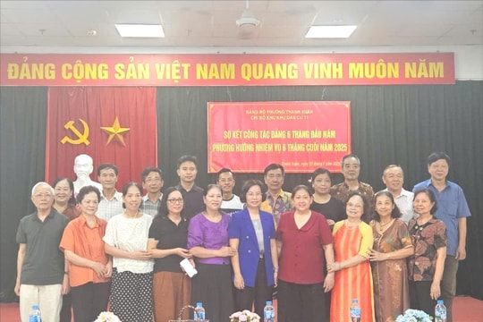 Bí thư Đảng ủy phường Thanh Xuân Bùi Huyền Mai dự sinh hoạt chi bộ khu dân cư