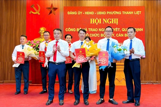 Cán bộ phường Thanh Liệt gần dân sát dân, nắm bắt tâm tư nguyện vọng của nhân dân
