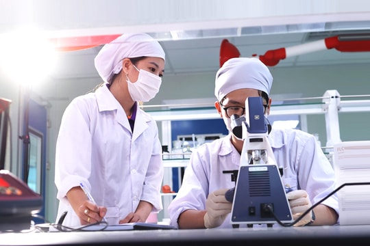 Trao đặc quyền phát triển khoa học, công nghệ