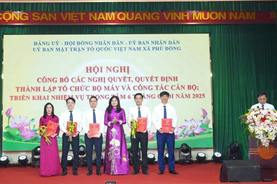Xã Phù Đổng công bố các nghị quyết, quyết định về tổ chức bộ máy và công tác cán bộ
