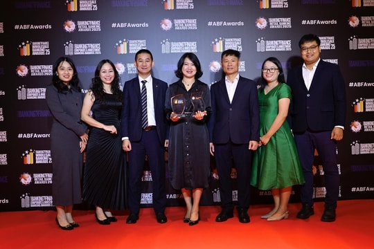 Vietcombank tiếp tục được vinh danh và nhận cú đúp giải thưởng quản trị rủi ro từ Asian Banking and Finance