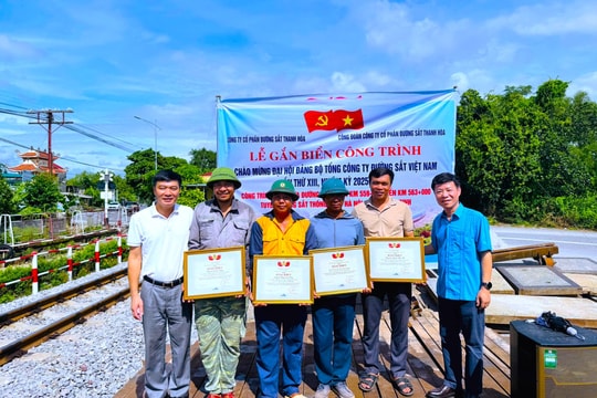 Gắn biển công trình chào mừng Đại hội Đảng bộ Tổng Công ty Đường sắt Việt Nam