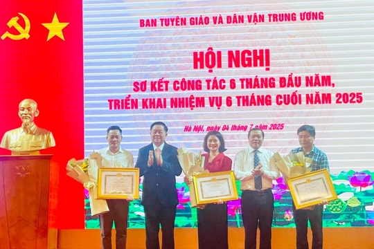 Tiếp tục đổi mới, nâng cao hiệu quả công tác chính trị, tư tưởng
