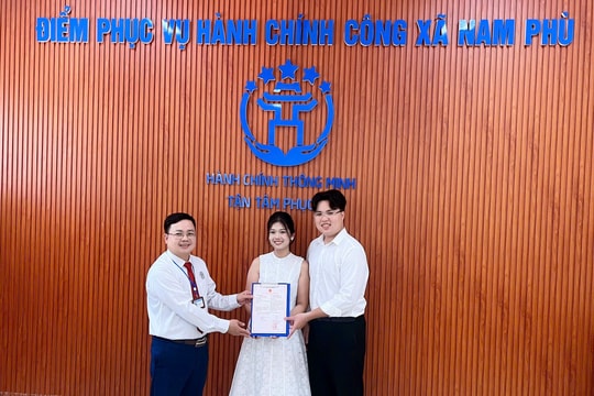 Cặp đôi đầu tiên đến kết hôn tại xã Nam Phù
