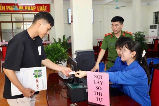Đưa sinh viên về xã đặc thù hỗ trợ phục vụ hành chính công