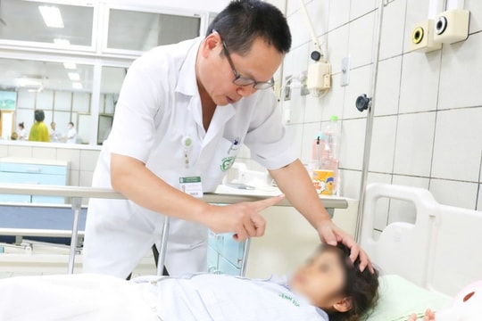 Bé gái co giật được CSGT đưa đi cấp cứu đã xuất viện
