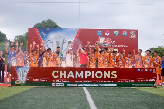 Giải bóng đá 7 người vô địch quốc gia Bia Saigon Dragon Cup 2025 (VPL-S6) Hiếu Hoa - Quahaco nâng cúp vàng khu vực Trung Trung Bộ
