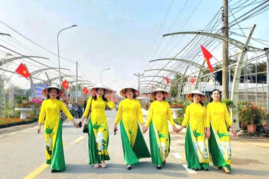Phụ nữ Phúc Thọ rạng ngời trong tà áo dài chào kỷ nguyên mới