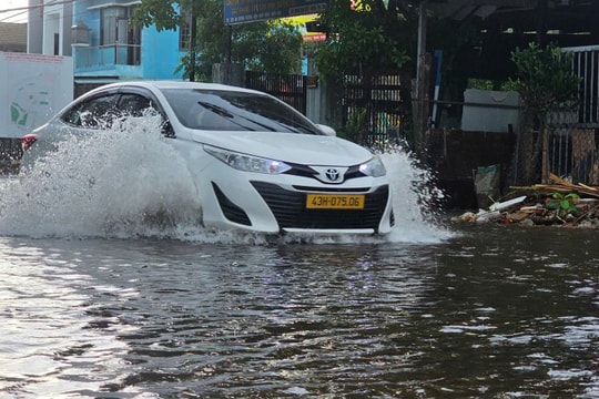 Đà Nẵng: Sau trận mưa giông, Tỉnh lộ 607B bị ngập cục bộ