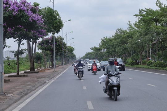 Hà Nội nắng nóng diện rộng, nhiệt độ cao nhất 35-36 độ C