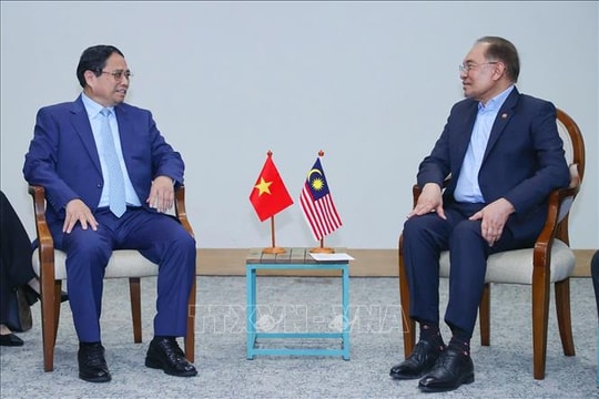 Thủ tướng Phạm Minh Chính gặp Thủ tướng Malaysia nhân Hội nghị BRICS