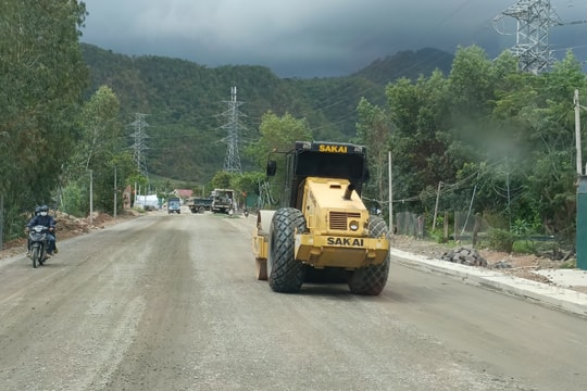 Nhộn nhịp công trường mở rộng, nâng cấp Quốc lộ 28B
