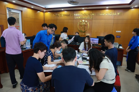 Tuổi trẻ phường Thanh Xuân Hết mình hỗ trợ người dân, góp phần xây dựng chính quyền thông minh