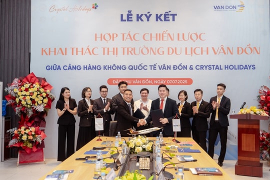 Cảng HKQT Vân Đồn bắt tay Crystal Holidays mở rộng nguồn khách và quảng bá điểm đến