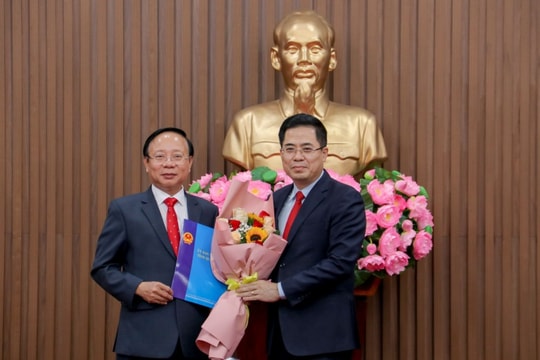 Quảng Ngãi công bố các quyết định về công tác cán bộ
