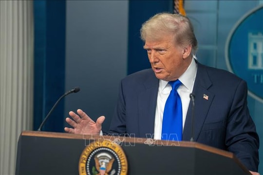Tổng thống Mỹ Donald Trump phê duyệt chuyển vũ khí phòng thủ cho Ukraine