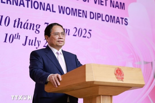 Thủ tướng Phạm Minh Chính gặp mặt các nhà ngoại giao nữ Việt Nam và quốc tế