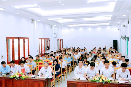 Đảng ủy xã Thư Lâm giao ban với các tổ chức Đảng trực thuộc