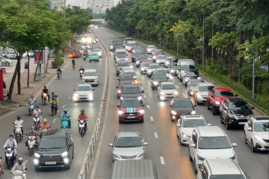 Hà Nội phân làn trên đường Võ Chí Công: Giao thông ổn định, an toàn hơn