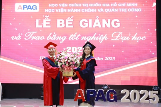 Học viện Hành chính và Quản trị công Trao bằng tốt nghiệp cho 1.364 sinh viên