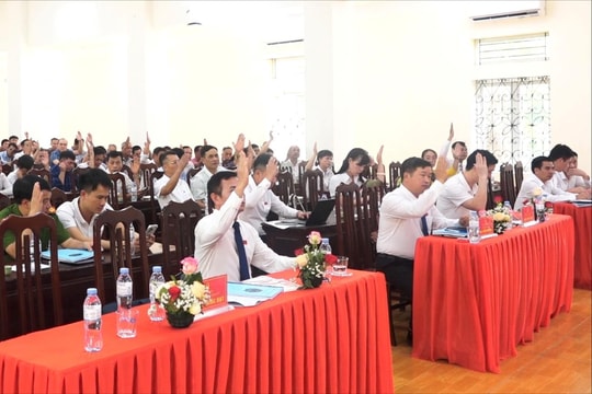 Kỳ họp thứ hai HĐND xã Dân Hòa thông qua 9 nghị quyết