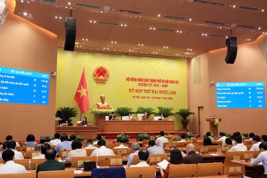 Thông qua Nghị quyết xét tặng Kỷ niệm chương “Vì sự nghiệp xây dựng, bảo vệ và phát triển Thủ đô Hà Nội”