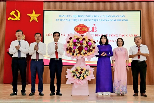 Xã Đoài Phương công bố các quyết định về công tác cán bộ