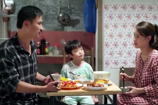 “Dịu dàng màu nắng” tập 28: Tình cũ bất ngờ phá đám, Lan Anh rơi vào thế khó