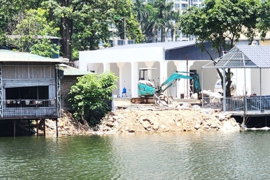 Hồ Cầu Cốc đang bị thu hẹp bởi các công trình có dấu hiệu lấn hồ