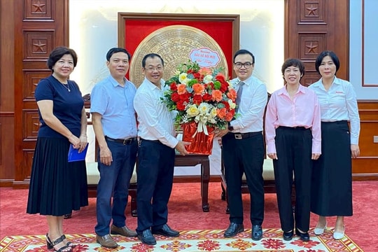 Báo Hànộimới thăm, chúc mừng các phường Long Biên, Việt Hưng, Phúc Lợi