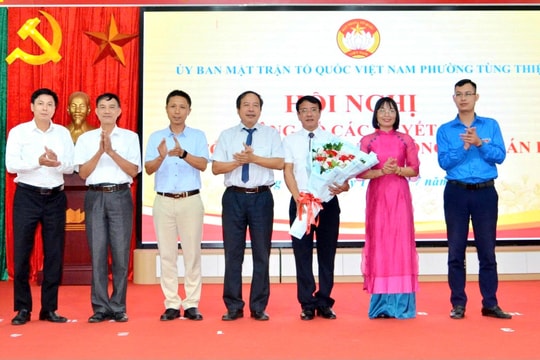 Ủy ban MTTQ Việt Nam phường Tùng Thiện công bố các quyết định về tổ chức bộ máy và công tác cán bộ