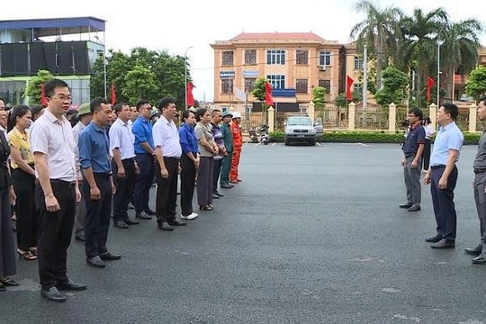 Xã Phúc Thọ phát động vệ sinh môi trường chào mừng Đại hội Đảng bộ xã