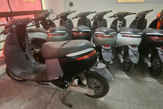 Hà Nội: Triệt phá đường dây sản xuất, buôn bán xe máy điện giả