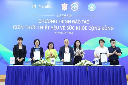 Thầy thuốc trẻ “truyền nghề” cho tư vấn viên bảo hiểm