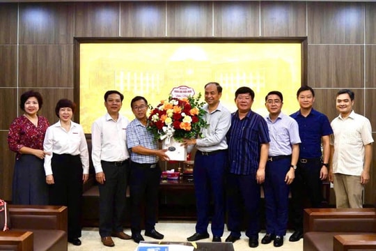 Báo Hànộimới thăm, chúc mừng các phường Tây Hồ, Yên Sở, Yên Hòa