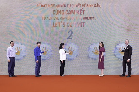 Bộ Y tế đề xuất hỗ trợ bằng tiền mặt hoặc hiện vật khi sinh con