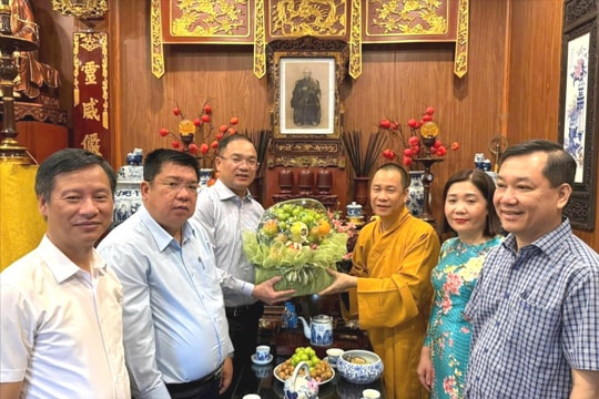 Lãnh đạo phường Đống Đa thăm một số tổ chức tôn giáo