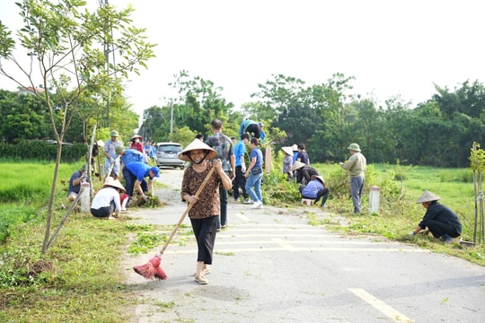 Phường Sơn Tây ra quân tổng vệ sinh môi trường