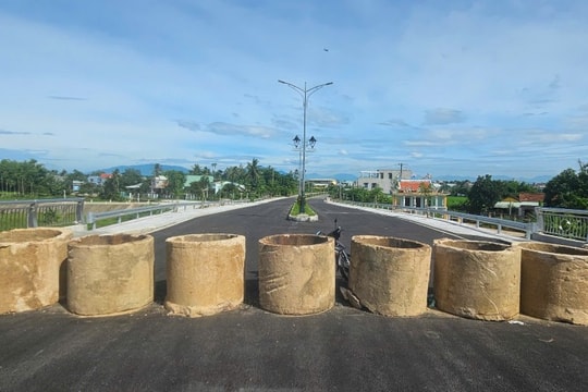 Đà Nẵng Vướng "đường cụt", nhà thầu rào chắn cầu ĐH14 để đảm bảo an toàn