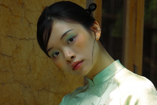 Người trẻ thời AI “giữ lửa” nghề truyền thống Bài 2: Trâm khảm trai Mun Artisan đưa nghề làng ra phố