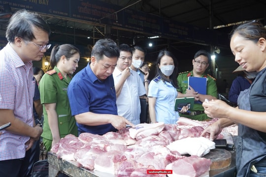 Siết chặt quản lý, bảo vệ tiểu thương làm ăn chân chính tại chợ Phùng Khoang