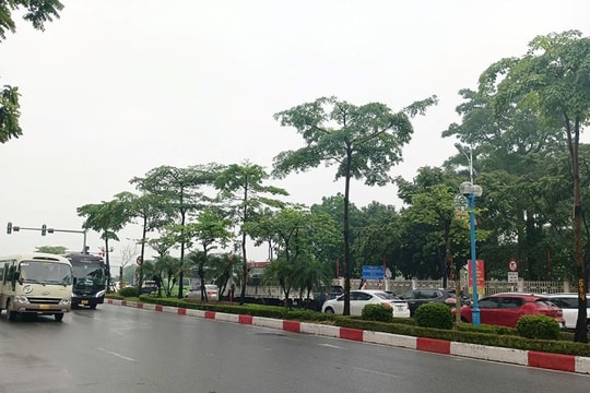 Hà Nội có mưa rào và dông, đề phòng gió lốc
