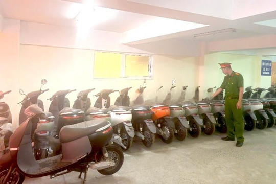 Triệt phá đường dây sản xuất xe máy điện giả 