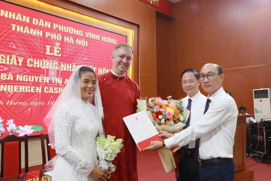 Người nước ngoài đầu tiên làm thủ tục kết hôn ở phường Vĩnh Hưng