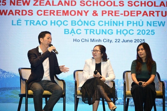 Khi cha mẹ cũng “du học” cùng con…