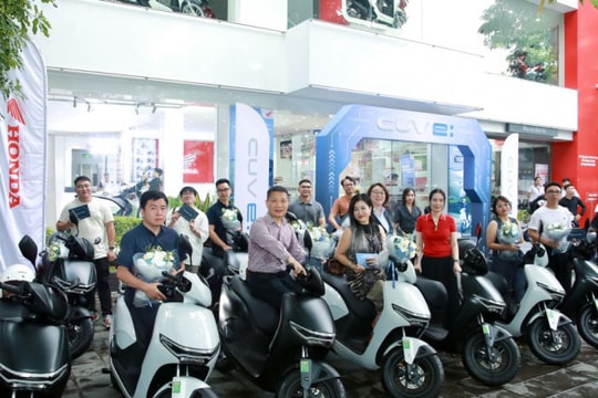 Chính thức bàn giao xe Honda CUV e: đến những khách hàng đầu tiên
