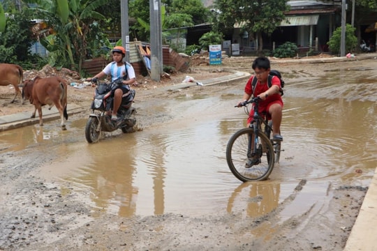 Đà Nẵng Đường thi công ì ạch, dân sống chung với bụi và sình lầy