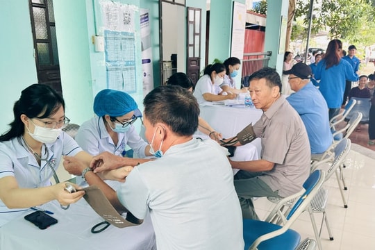 Xã Yên Lãng (Hà Nội) Hơn 600 người có công, thân nhân liệt sĩ được khám bệnh thiện nguyện