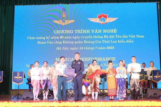 Giao lưu văn nghệ đặc biệt giữa Đoàn Văn công Không quân Thái Lan và Sư đoàn Phòng không 361
